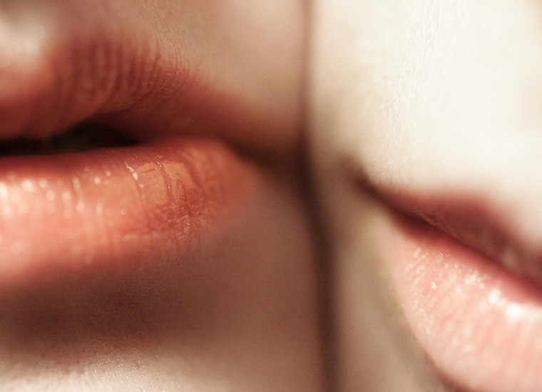 Mononucleosi: sintomi e cura della malattia del bacio