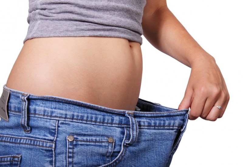 Una dieta snellente per sgonfiare la pancia: scopriamo i trucchi per perdere peso in poco tempo