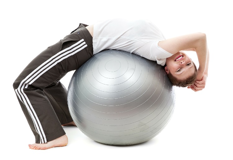 Esercizi con la fitball ideali per la schiena