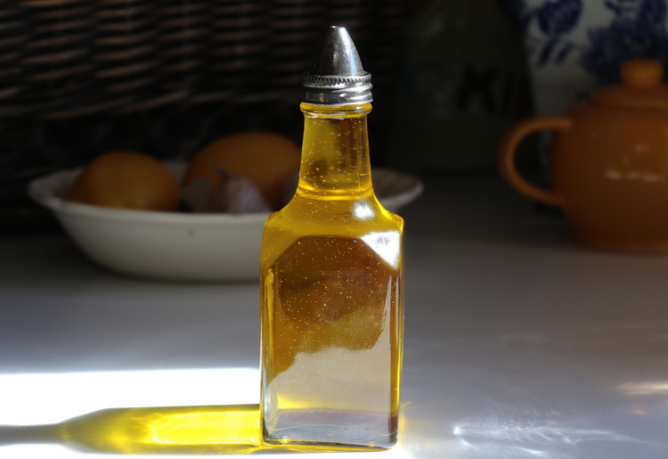 Olio extravergine d’oliva sul viso, i benefici