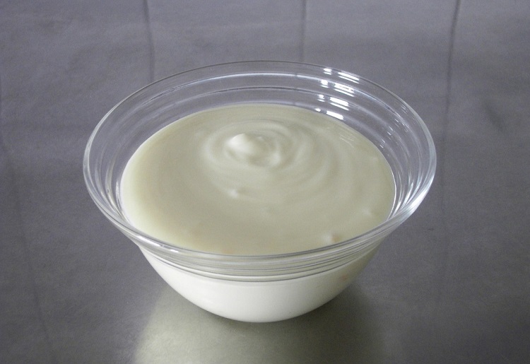 Yogurt senza lattosio: proprietà e benefici